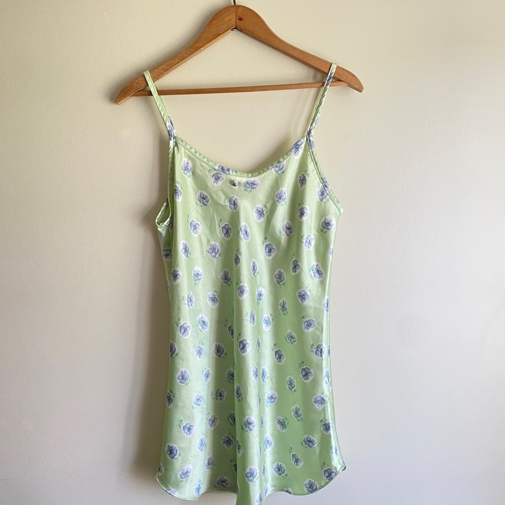 Vintage Y2K Floral Camisole Top Lingerie w/ Small Accent Button